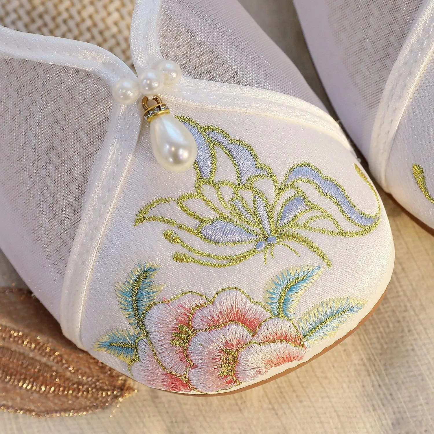 2025 Summer Women's Breathable Mesh Floral Embroidery Shoes Chinese Style Elegant Cheongsam Hanfu Shoes Round Toe Low Heel Mary Jane Shoes Casual Ankle Strap Shoes