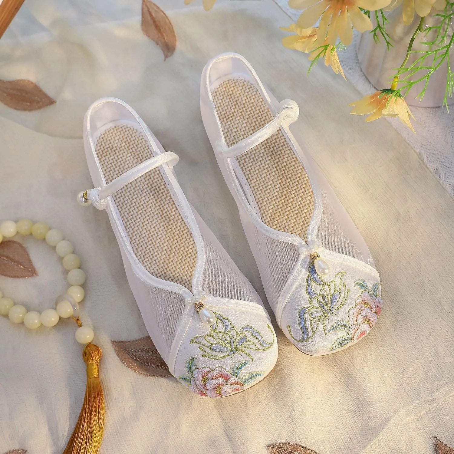 2025 Summer Women's Breathable Mesh Floral Embroidery Shoes Chinese Style Elegant Cheongsam Hanfu Shoes Round Toe Low Heel Mary Jane Shoes Casual Ankle Strap Shoes