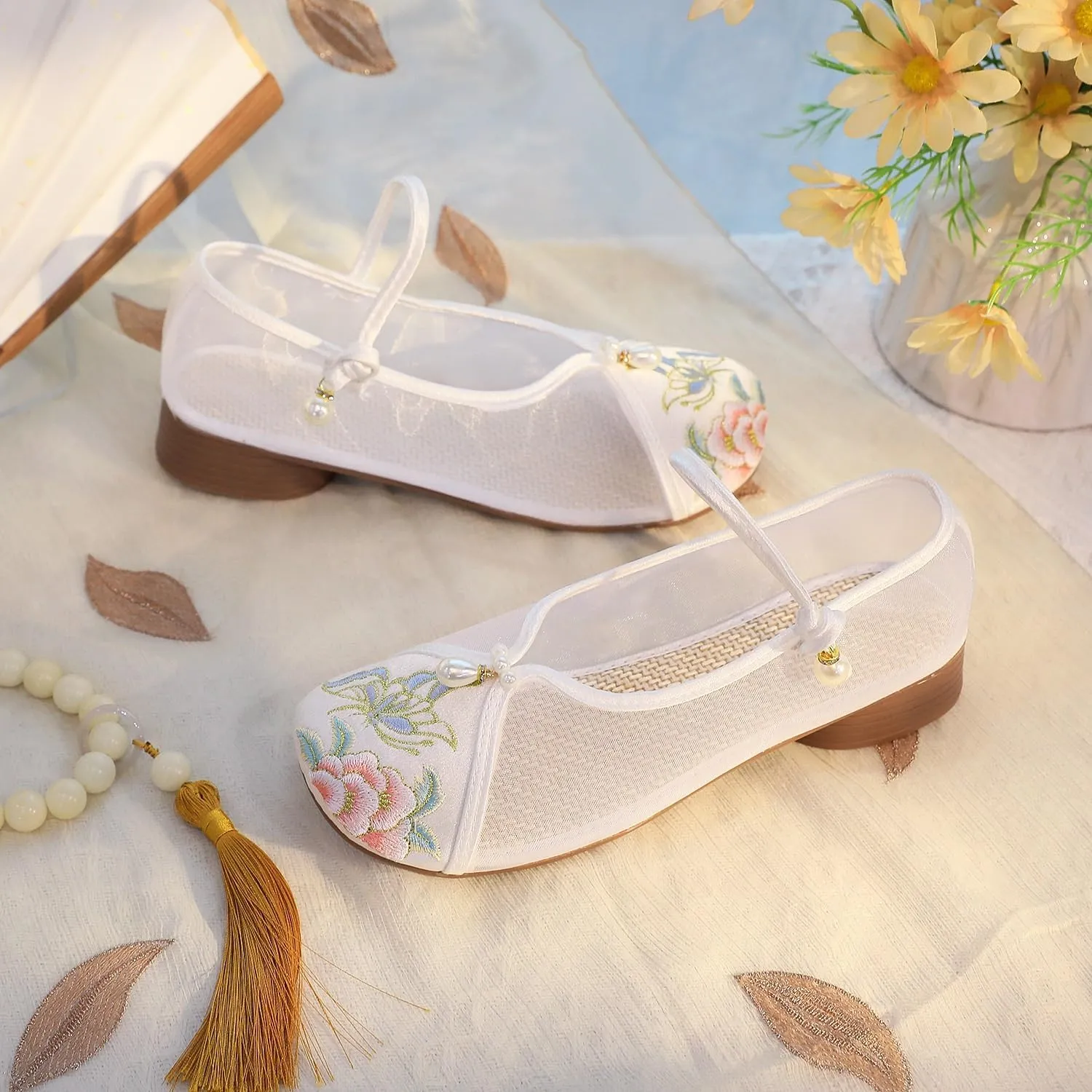 2025 Summer Women's Breathable Mesh Floral Embroidery Shoes Chinese Style Elegant Cheongsam Hanfu Shoes Round Toe Low Heel Mary Jane Shoes Casual Ankle Strap Shoes