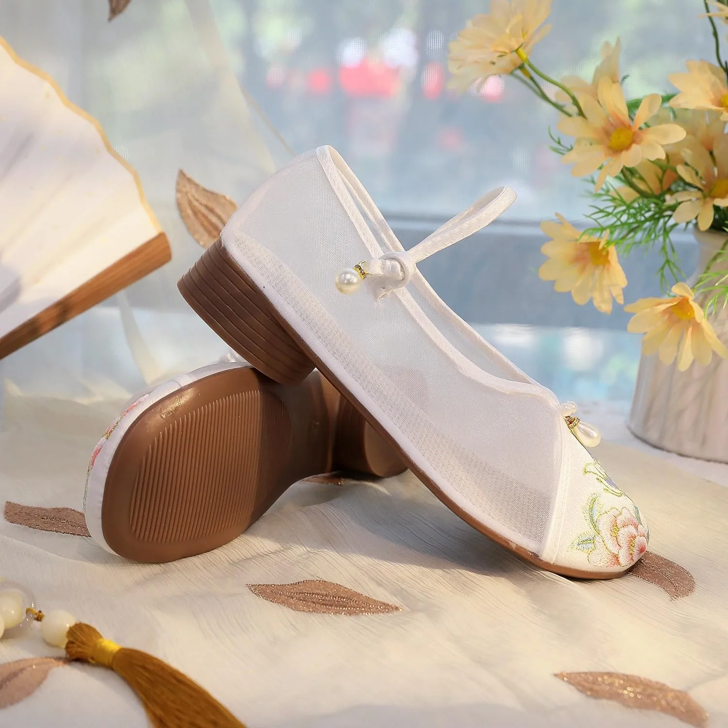 2025 Summer Women's Breathable Mesh Floral Embroidery Shoes Chinese Style Elegant Cheongsam Hanfu Shoes Round Toe Low Heel Mary Jane Shoes Casual Ankle Strap Shoes