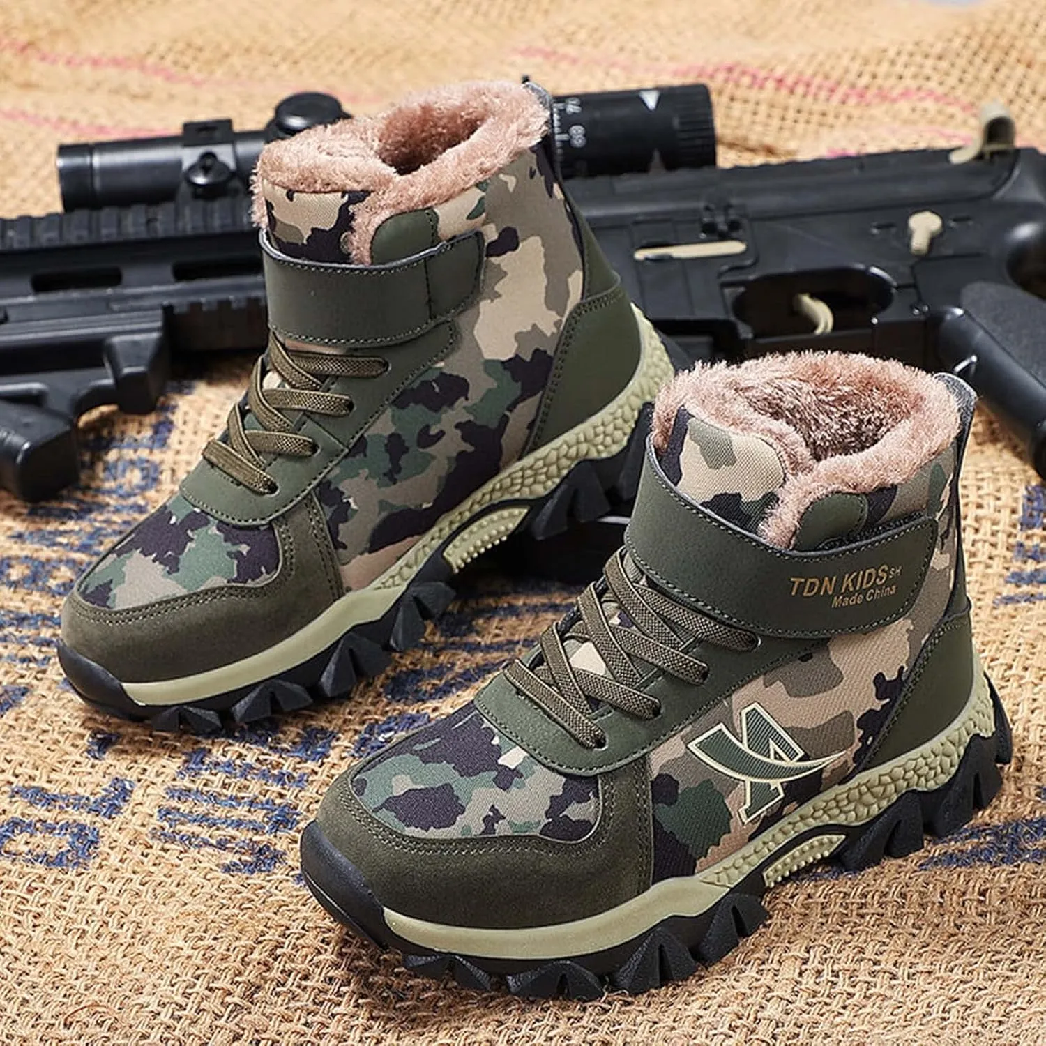 CERYTHRINA Kids Hiking Boots Boys Camouflage Hiking Shoes Warm Winter Snow Boots Anti-skid Adventure Trekking Shoes