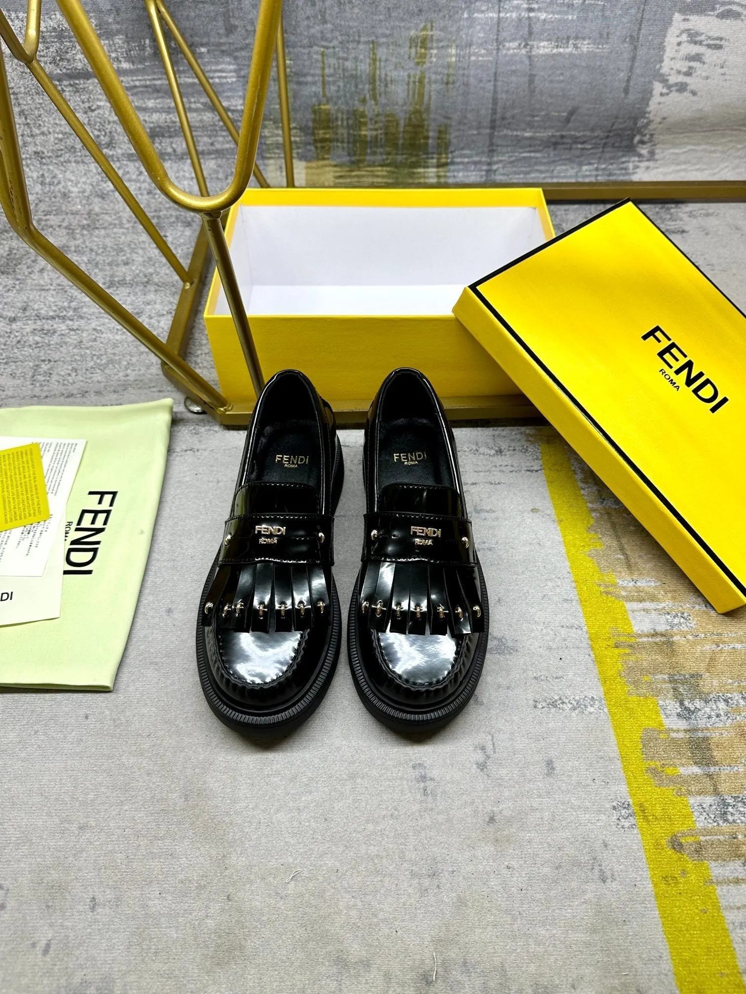 FENDI LOAFERS GOLD FENDI Limited-time offer HARDWARE IN CALFSKIN Trustworthy service BLACK WITH BAGUETTE