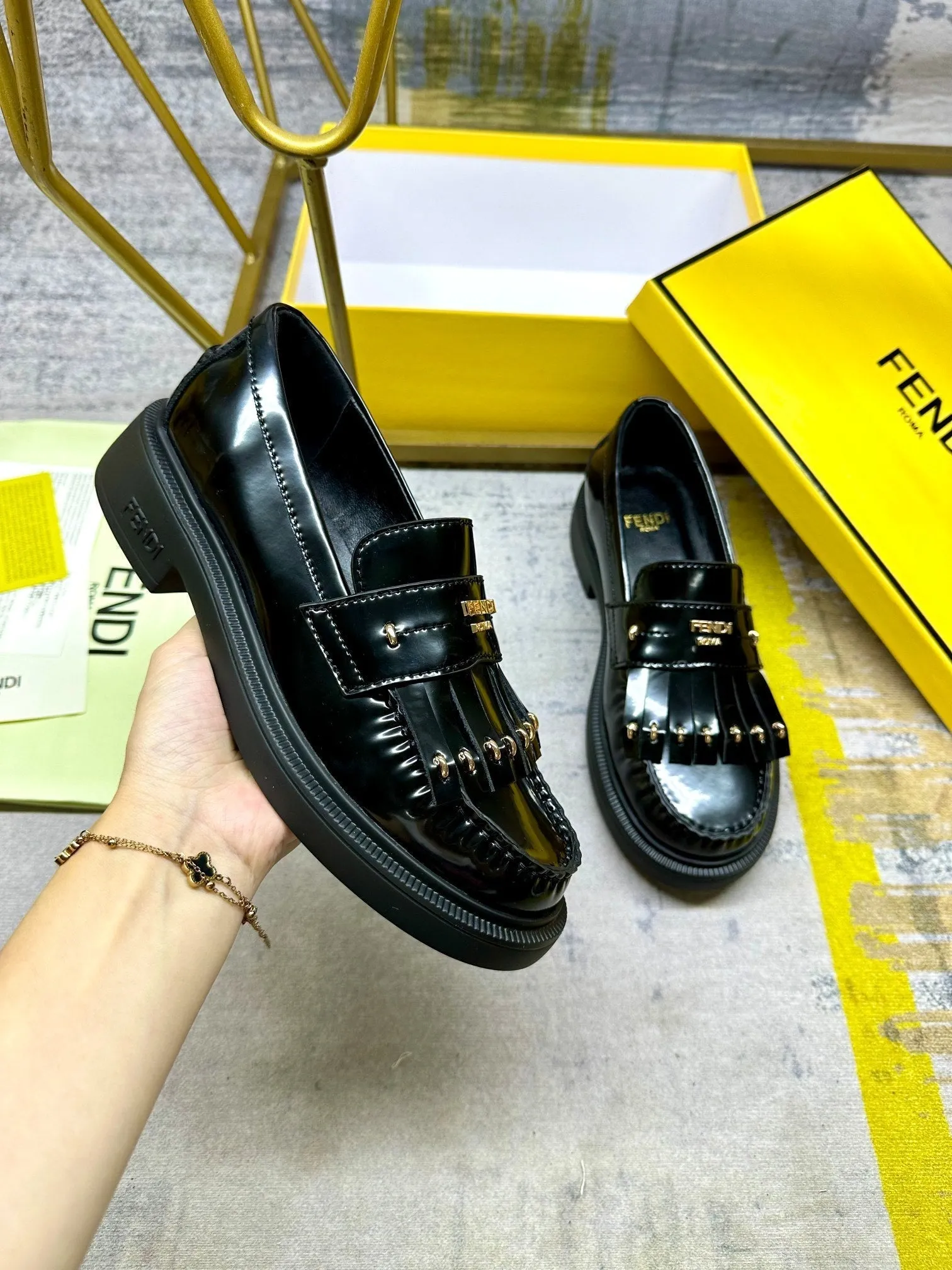 FENDI LOAFERS GOLD FENDI Limited-time offer HARDWARE IN CALFSKIN Trustworthy service BLACK WITH BAGUETTE