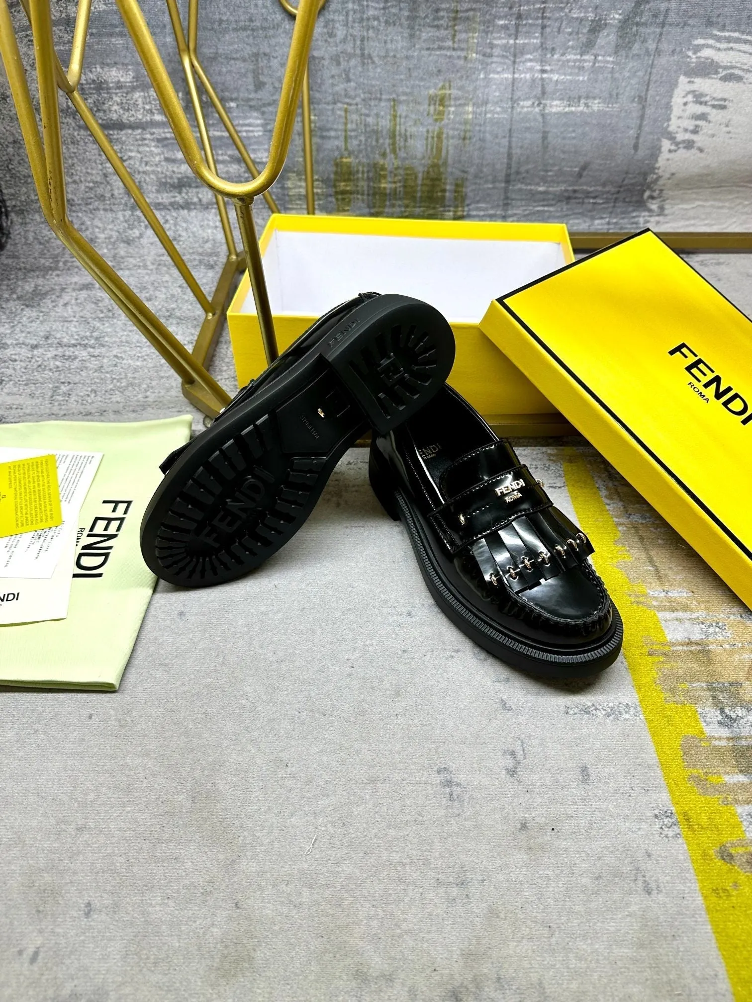 FENDI LOAFERS GOLD FENDI Limited-time offer HARDWARE IN CALFSKIN Trustworthy service BLACK WITH BAGUETTE