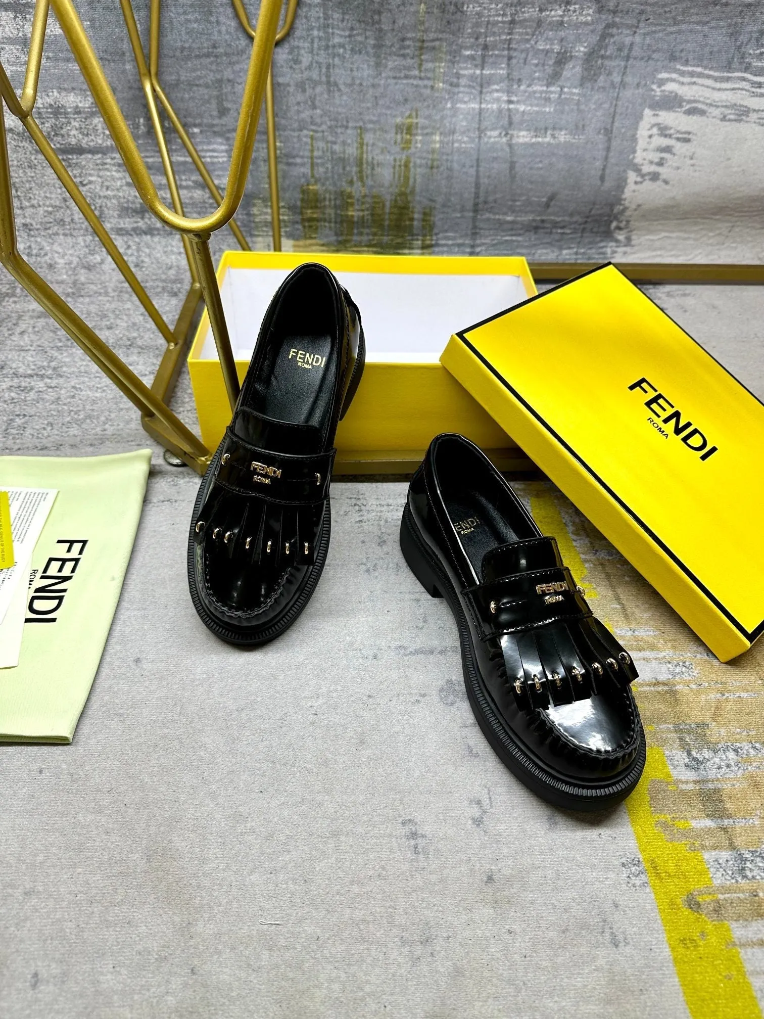 FENDI LOAFERS GOLD FENDI Limited-time offer HARDWARE IN CALFSKIN Trustworthy service BLACK WITH BAGUETTE