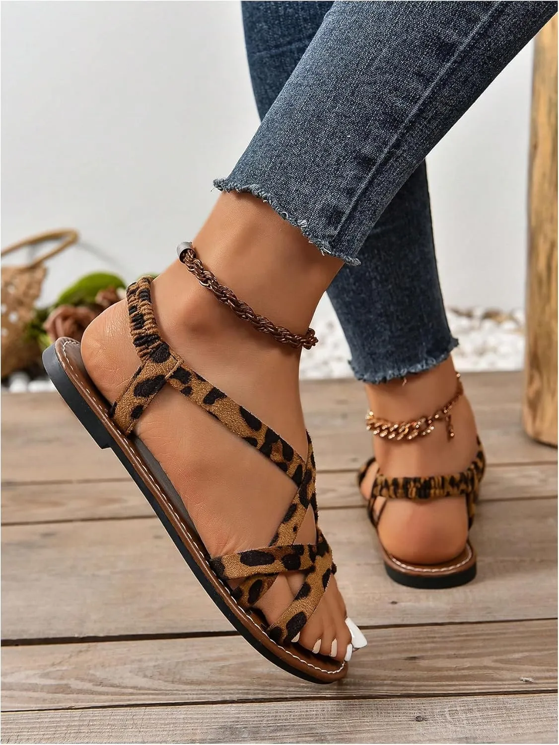 GORGLITTER Women's Leopard Strappy Flat Sandals Y2K Criss Cross Strap Open Toe Slingback Cheetah Slide Sandals