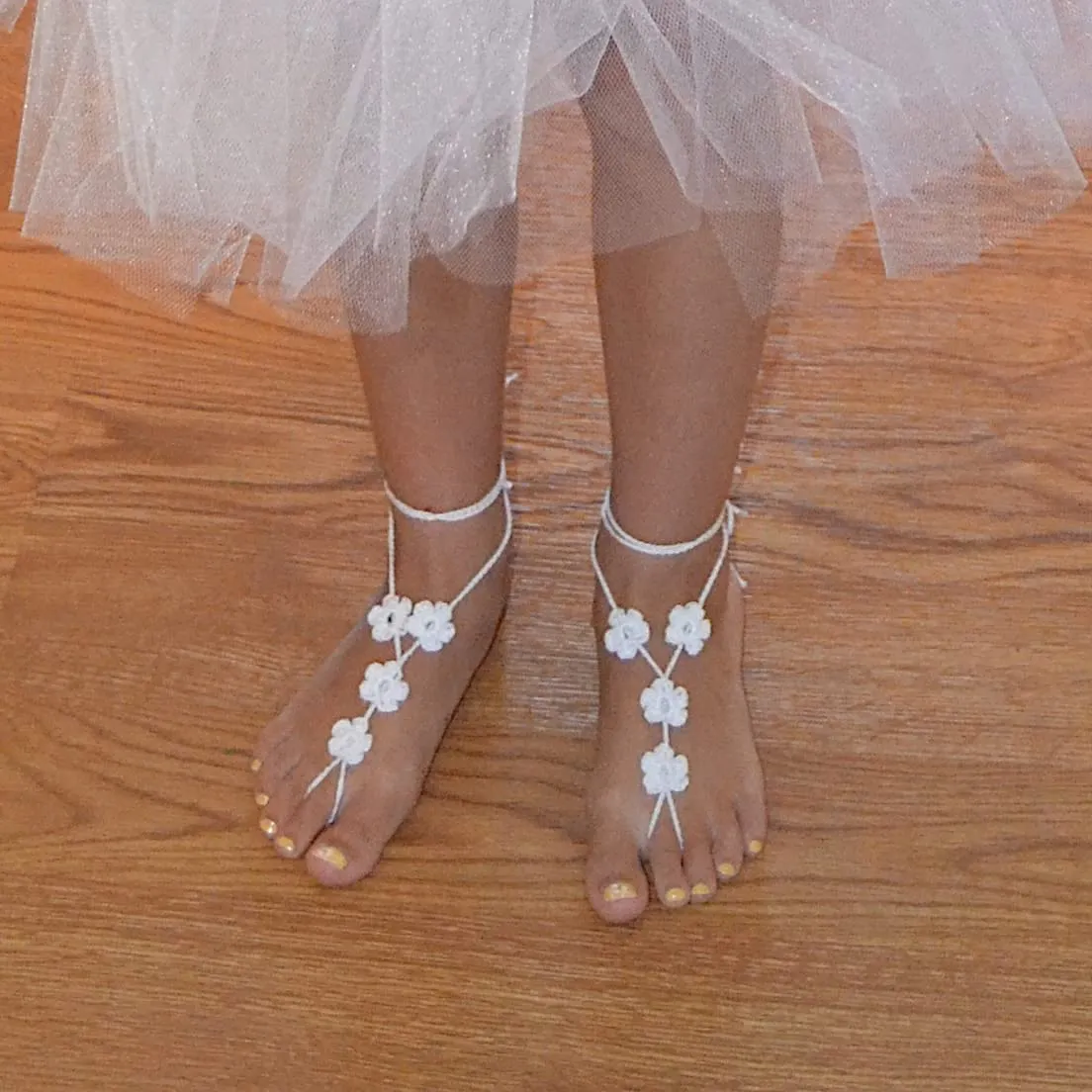 Hand Crochet Flower Barefoot Sandals, Boho Beach Wedding Shoes, Flower Girl Foot Jewelry, Flower Girl Gift, Boho Beach Shoes, Mommy and Me Beach Outfit (White, XS Kid size 11-2)