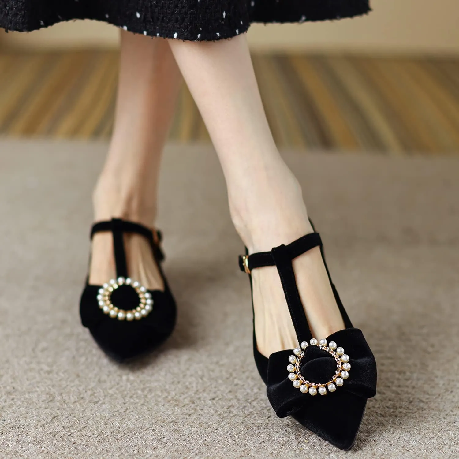 LEHOOR Women Pointed Toe Mary Jane Flats T-Strap Bow Velvet Flat Shoes Pearl Buckle Comfort 1 Inch Low Chunky Heel Dress Shoes Ankle Strap Vintage Elegant Party Wedding Bridal Flats 4-9.5 M US