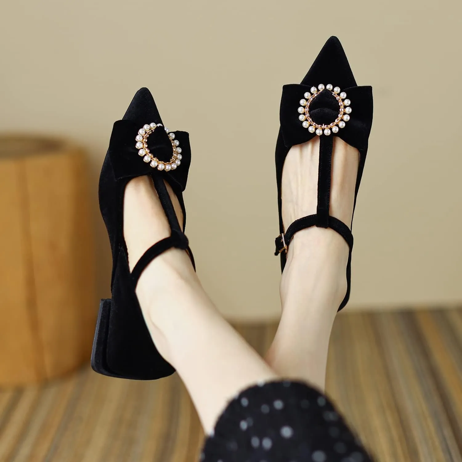 LEHOOR Women Pointed Toe Mary Jane Flats T-Strap Bow Velvet Flat Shoes Pearl Buckle Comfort 1 Inch Low Chunky Heel Dress Shoes Ankle Strap Vintage Elegant Party Wedding Bridal Flats 4-9.5 M US