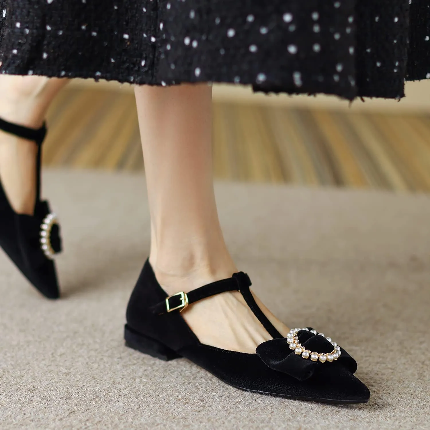 LEHOOR Women Pointed Toe Mary Jane Flats T-Strap Bow Velvet Flat Shoes Pearl Buckle Comfort 1 Inch Low Chunky Heel Dress Shoes Ankle Strap Vintage Elegant Party Wedding Bridal Flats 4-9.5 M US