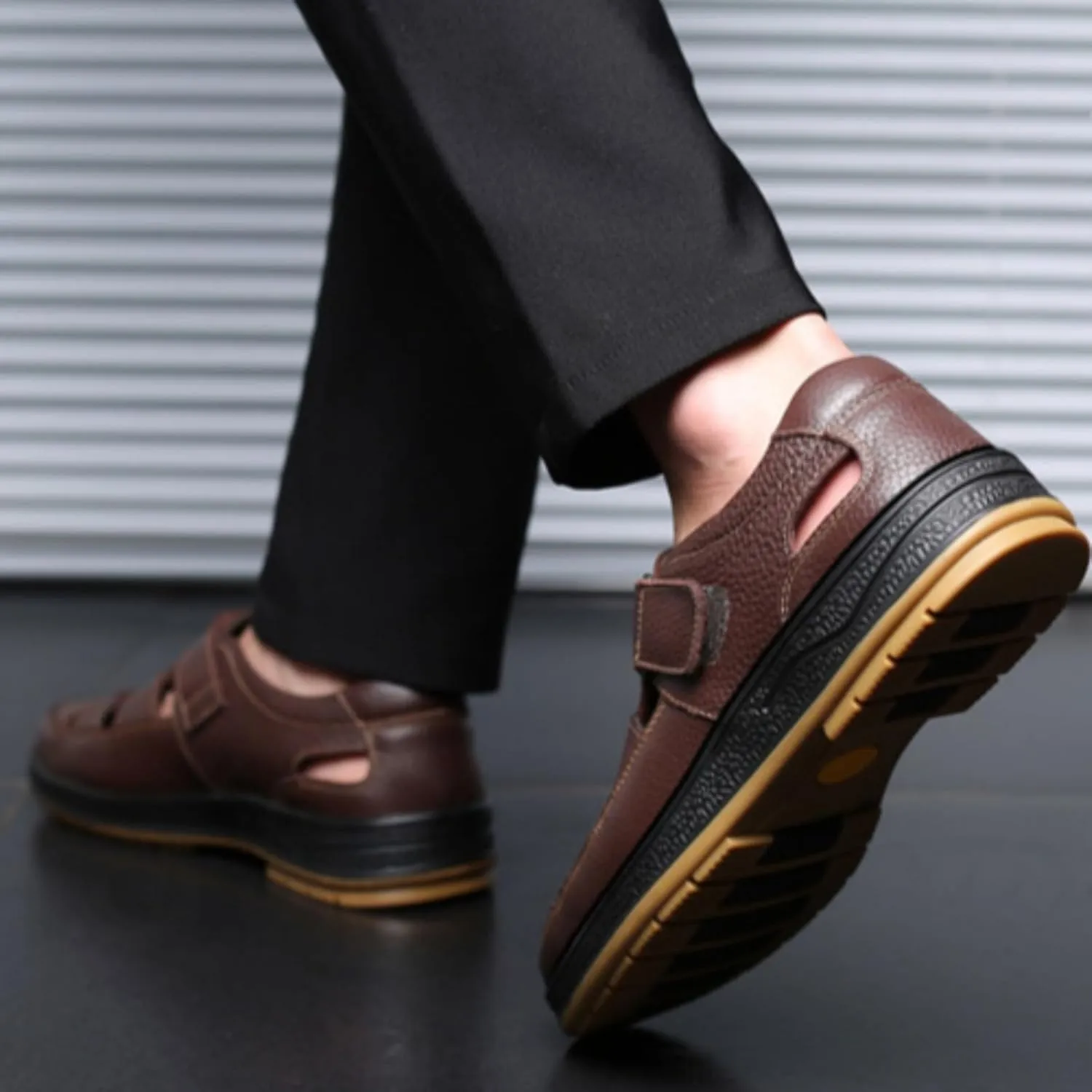 Men's Retro Head Oxford Shoes Beach Shoes Cowhide Upper Sticky Open Toe Sandals, Waterproof Comfortable Non-Slip Hook & Loop Beach Water