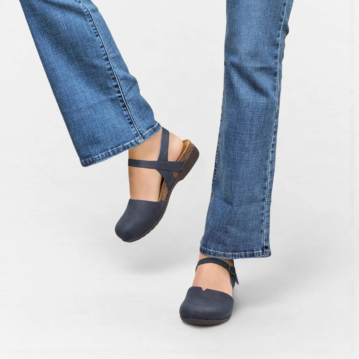 PARTY Closed Toe Sandals Women, Barefoot Arch Support Flat Sandals for Office Work and Travel with Comfortable Cork Footbed