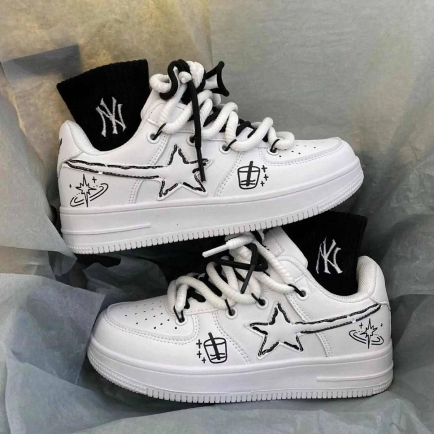 Star Graffiti Platform Shoes Fashion Chunky Sneakers Women Casual Aesthetic Basketball Skateboard Shoes Couple Shoes