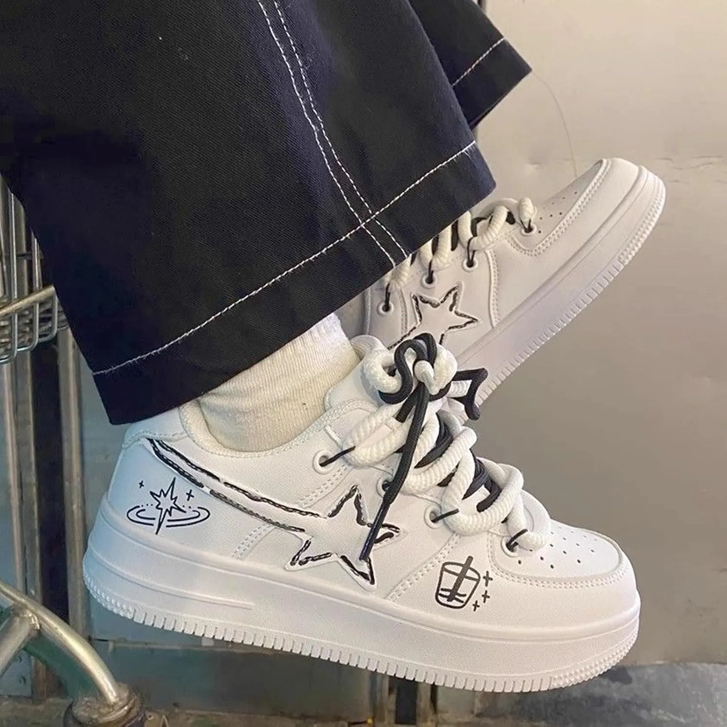 Star Graffiti Platform Shoes Fashion Chunky Sneakers Women Casual Aesthetic Basketball Skateboard Shoes Couple Shoes