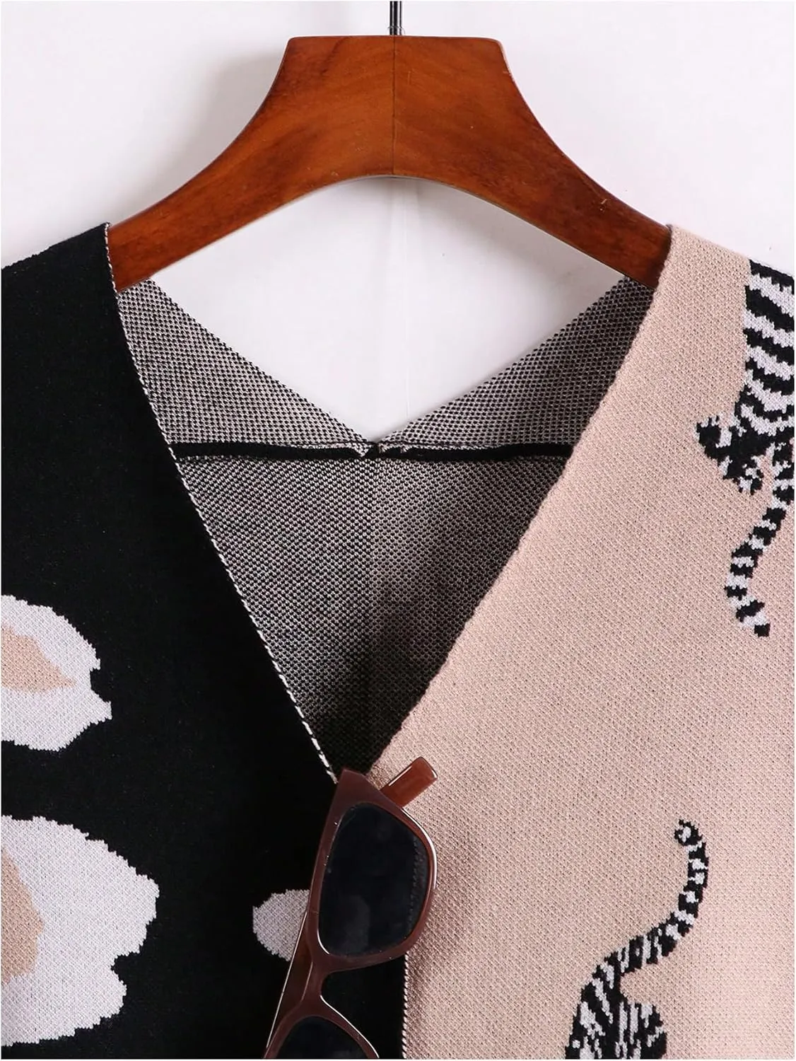 WDIRARA Women's Leopard Tiger Print Cardigan V Neck Long Sleeve Color Block Button Down Sweater Outwear
