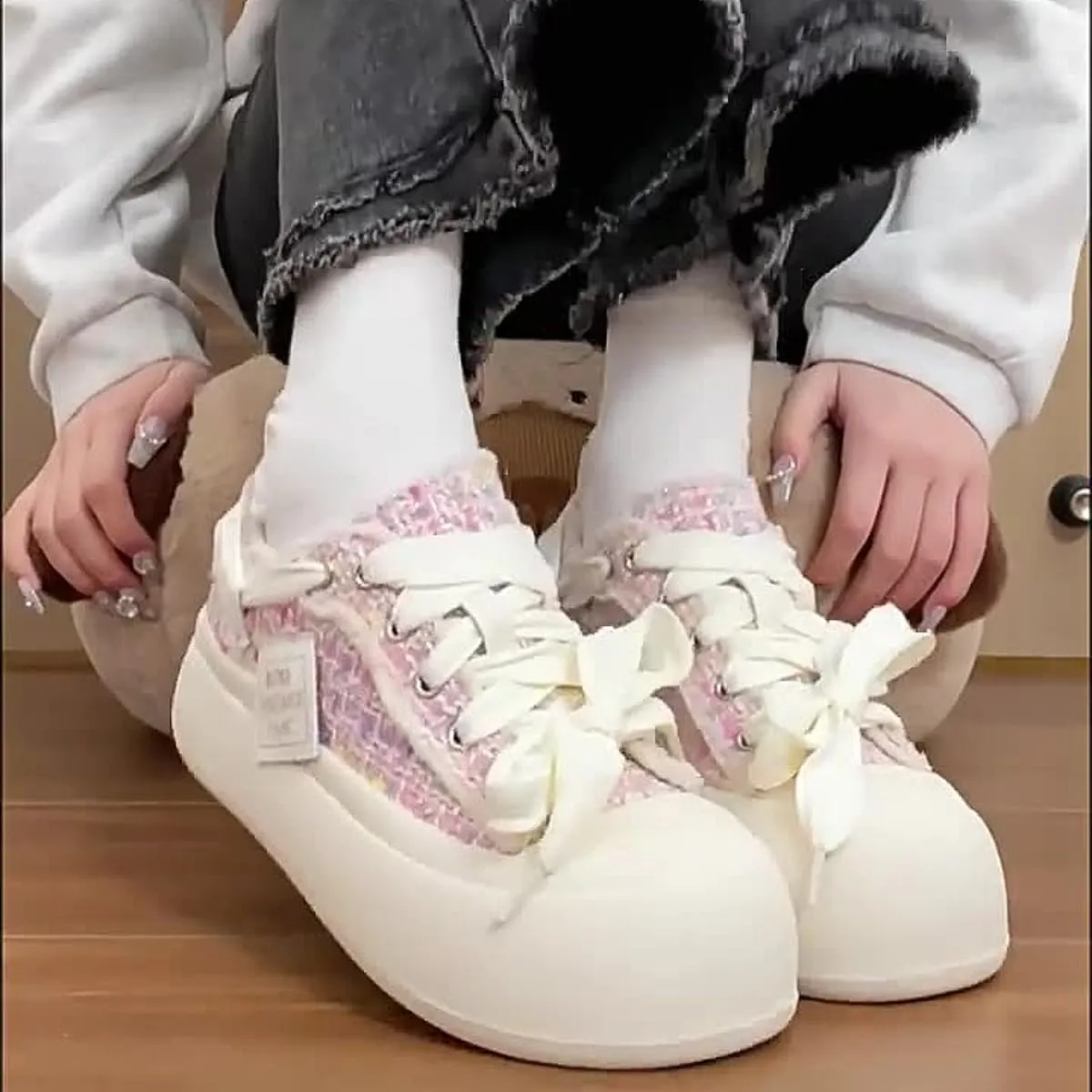 Women's Slip-On Chunky Platform Walking Sneakers Parisian Elegance Soft Sole Upper Round-Toe Lace-Up All-Season
