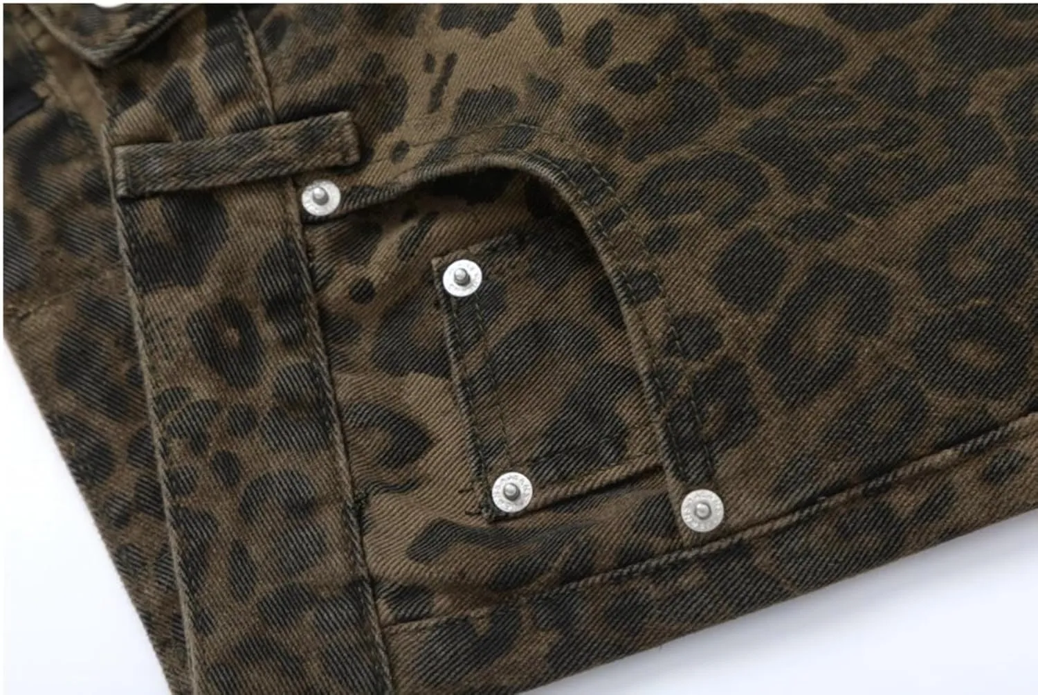 Y2K Leopard Jeans for Women and Men - Baggy Unisex Cheetah Print Straight Leg Denim with Pockets, Casual Streetwear