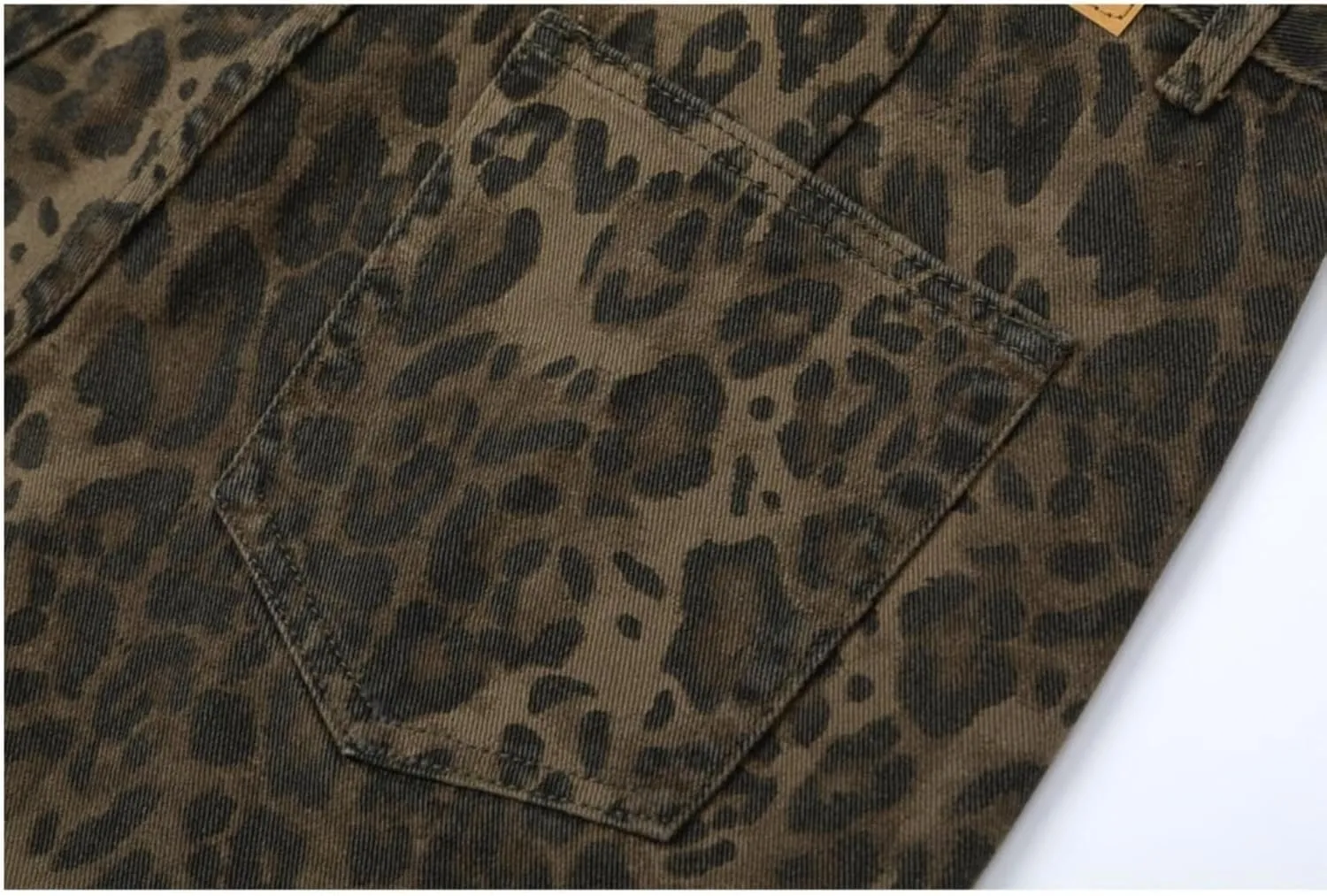 Y2K Leopard Jeans for Women and Men - Baggy Unisex Cheetah Print Straight Leg Denim with Pockets, Casual Streetwear